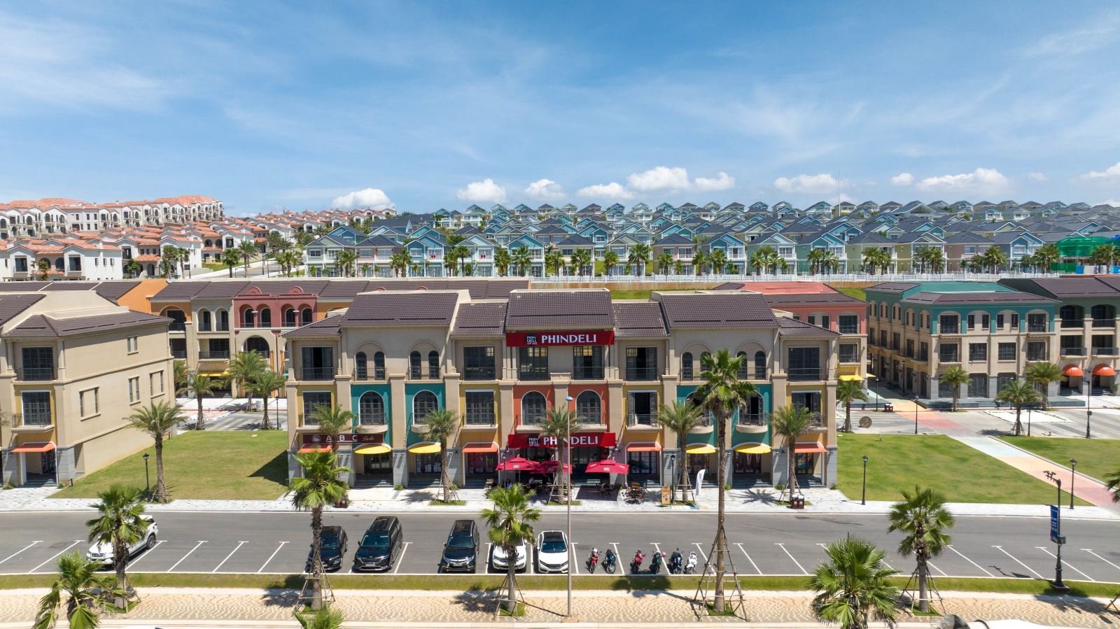 Dãy shophouse mặt tiền biển Festival Street đang được lấp đầy bởi các thương hiệu ẩm thực, mua sắm “đón sóng” du khách đổ về NovaWorld Phan Thiet