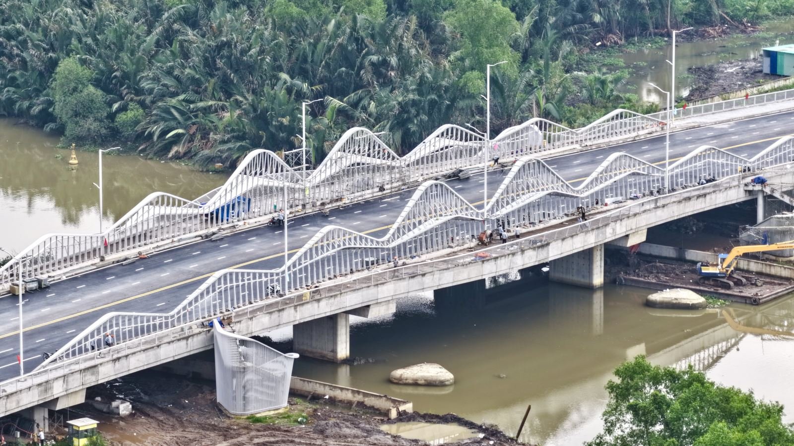 A bridge over a riverAI-generated content may be incorrect.