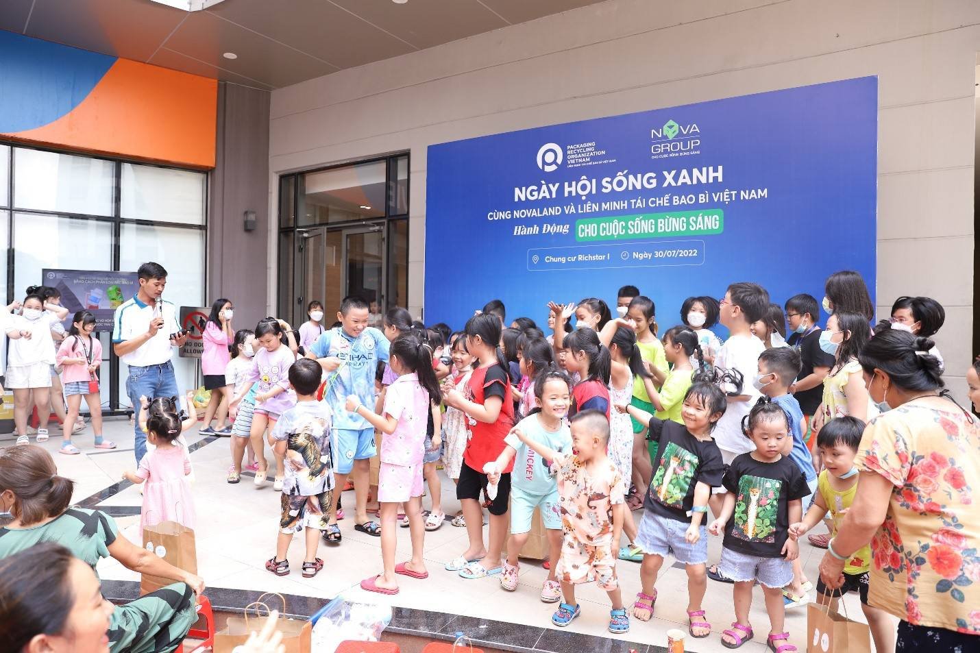 Các em nhỏ hào hứng với kiến thức về phân loại rác, các hoạt động bổ ích của “Ngày hội sống xanh”